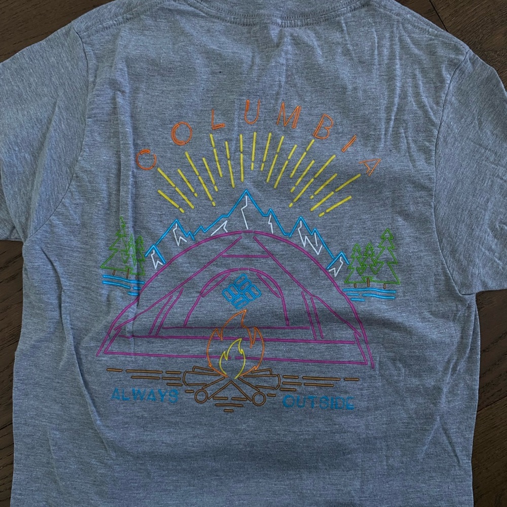 columbia- gray t shirt with graphic back
